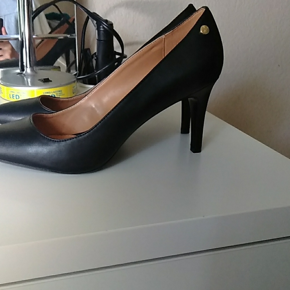 Heals - Picture 2 of 4